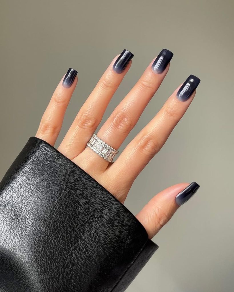 Black Shining Nails