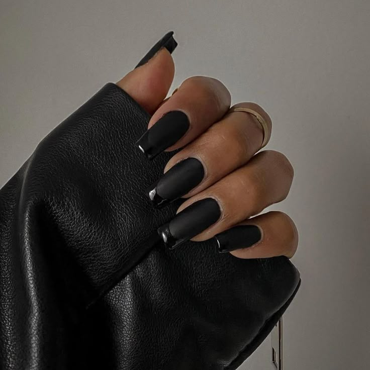 Elegant Black Nail Design