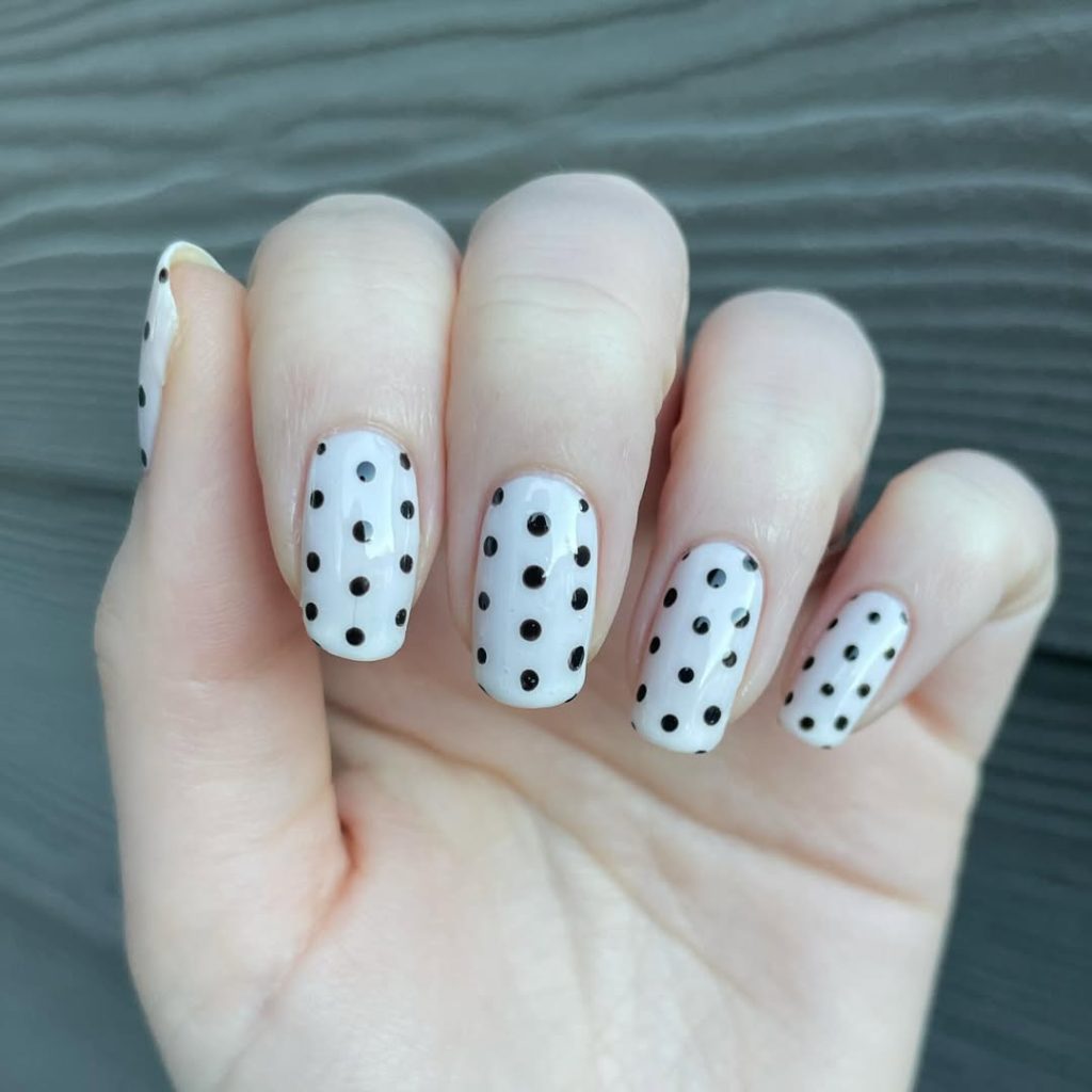 Chic Dot Design